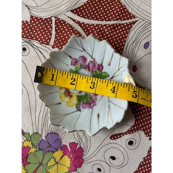 Vintage floral leaf plates 5" hand painted gold leaf set of 3 - Picture 7 of 10